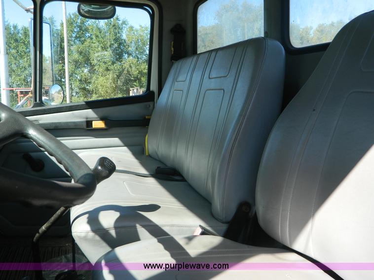 image for item AD9976 2000 Freightliner FL70 truck cab and chassis