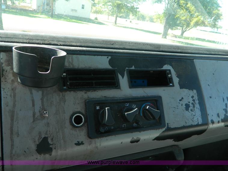 image for item AD9976 2000 Freightliner FL70 truck cab and chassis