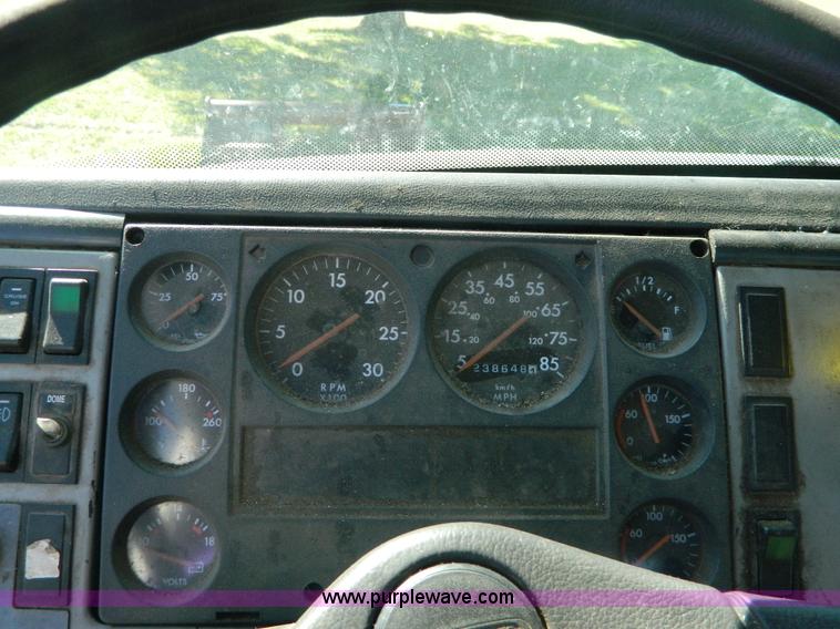 image for item AD9976 2000 Freightliner FL70 truck cab and chassis