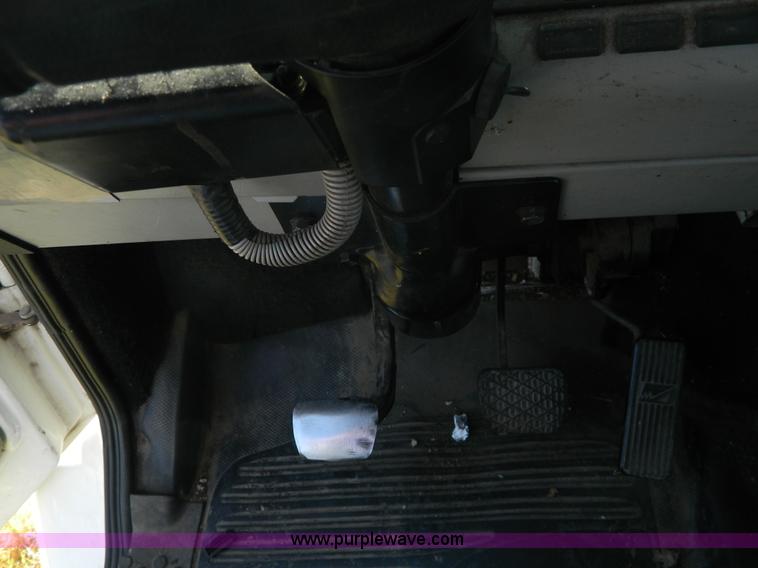 image for item AD9976 2000 Freightliner FL70 truck cab and chassis