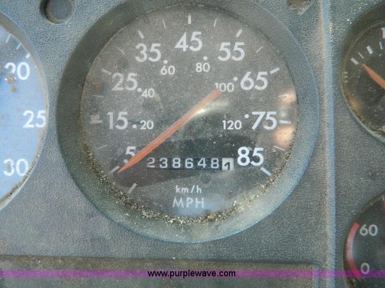 image for item AD9976 2000 Freightliner FL70 truck cab and chassis