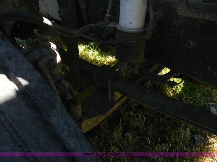 image for item AD9976 2000 Freightliner FL70 truck cab and chassis