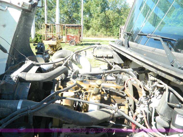 image for item AD9976 2000 Freightliner FL70 truck cab and chassis