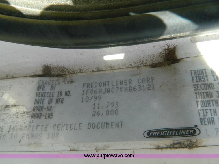 image for item AD9976 2000 Freightliner FL70 truck cab and chassis