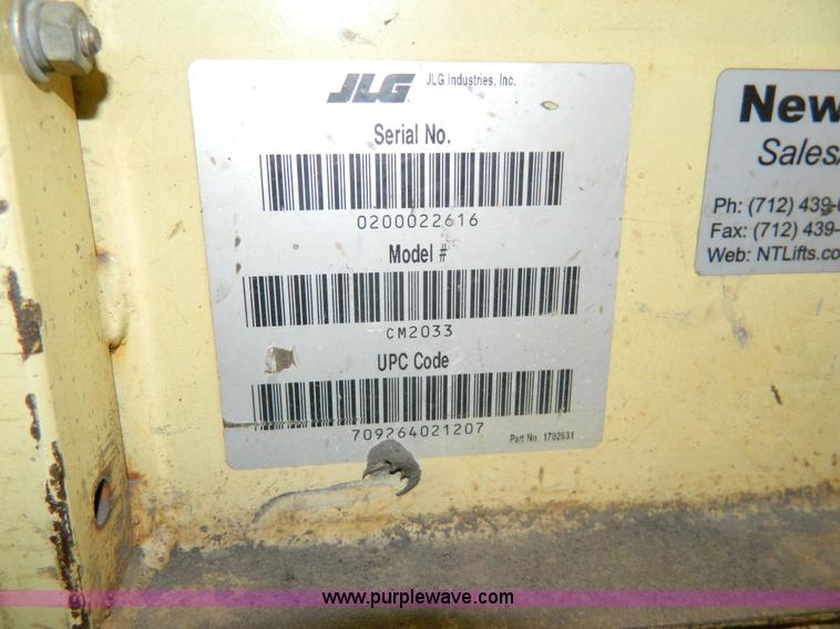 image for item AZ9074 2000 JLG CM2033 scissor lift