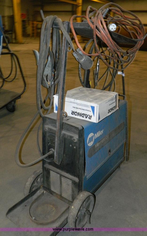 image for item AZ9091 Miller Millermatic 120 CV/DC welder