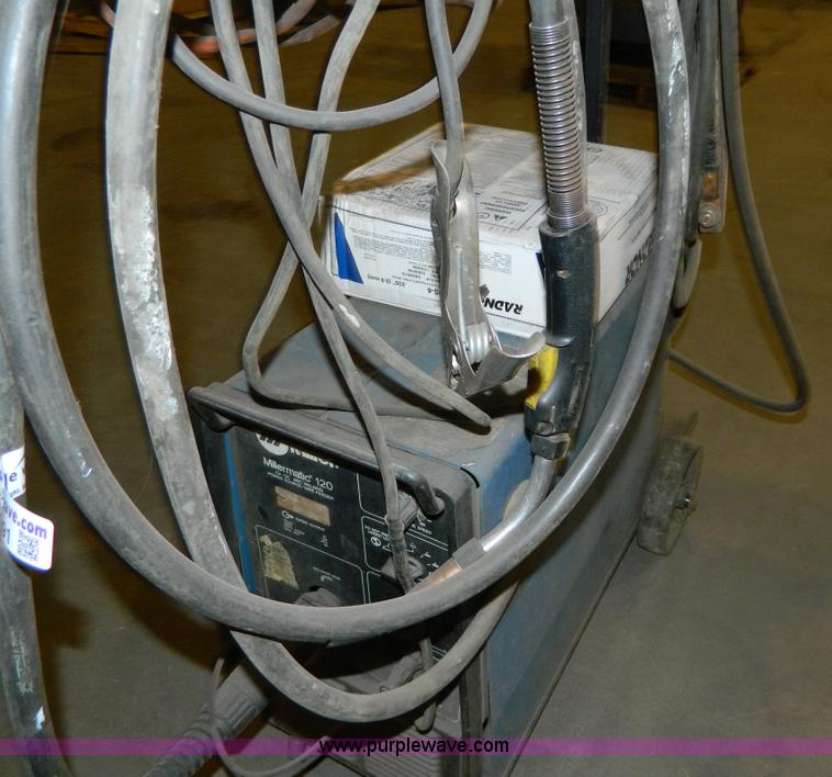 image for item AZ9091 Miller Millermatic 120 CV/DC welder