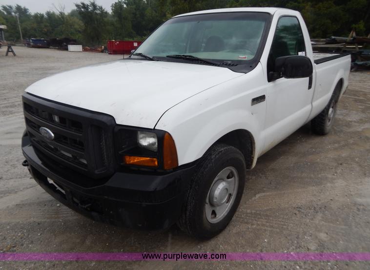 image for item B5841 2007 Ford F250 pickup truck
