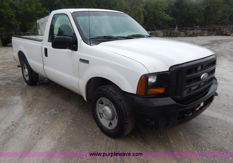 image for item B5841 2007 Ford F250 pickup truck