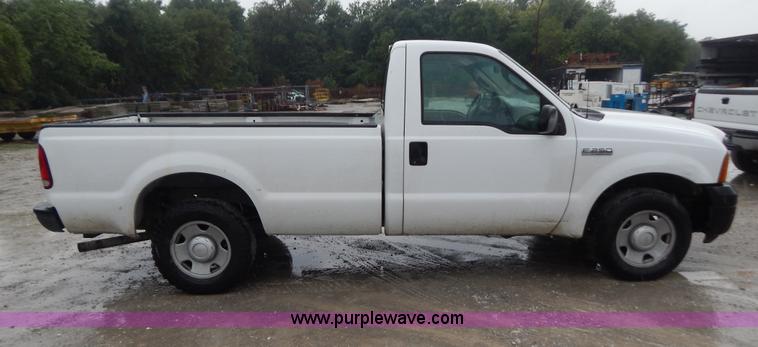 image for item B5841 2007 Ford F250 pickup truck