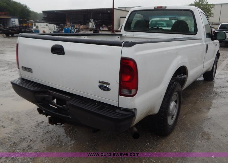 image for item B5841 2007 Ford F250 pickup truck