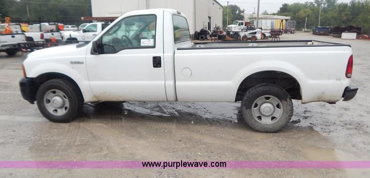 image for item B5841 2007 Ford F250 pickup truck