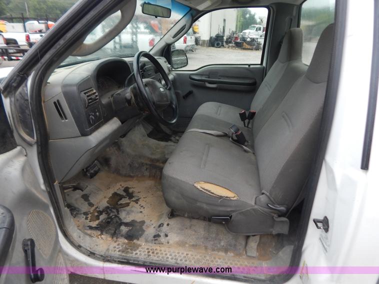 image for item B5841 2007 Ford F250 pickup truck