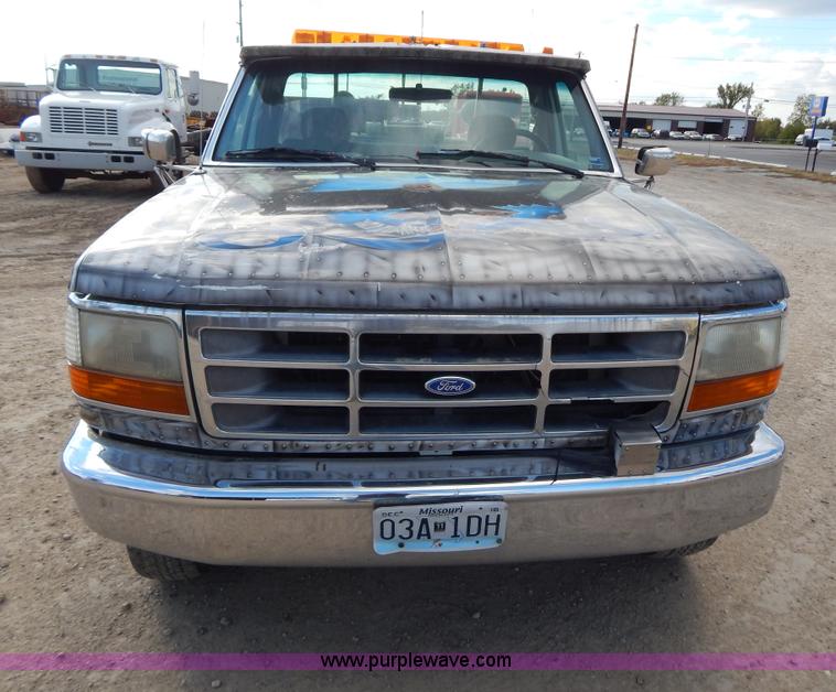 image for item B5944 1994 Ford F350 XL tow truck