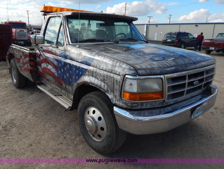 image for item B5944 1994 Ford F350 XL tow truck