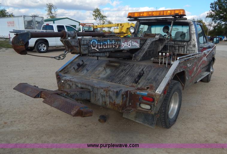 image for item B5944 1994 Ford F350 XL tow truck
