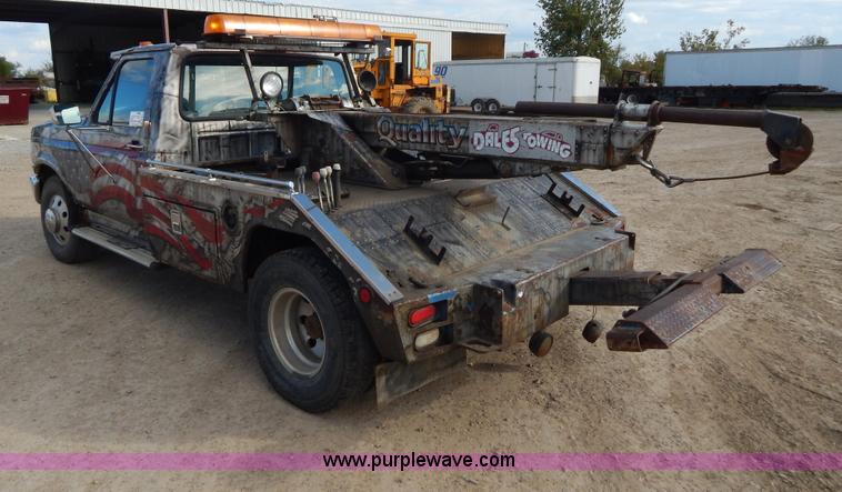 image for item B5944 1994 Ford F350 XL tow truck
