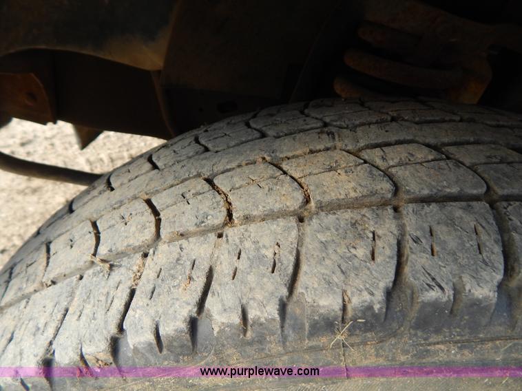 image for item B5944 1994 Ford F350 XL tow truck