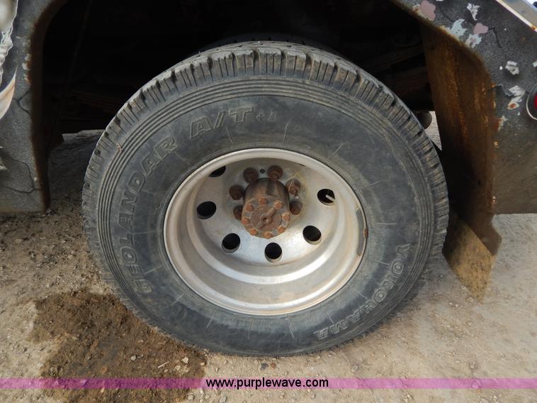 image for item B5944 1994 Ford F350 XL tow truck