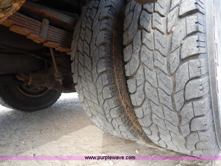 image for item B5944 1994 Ford F350 XL tow truck