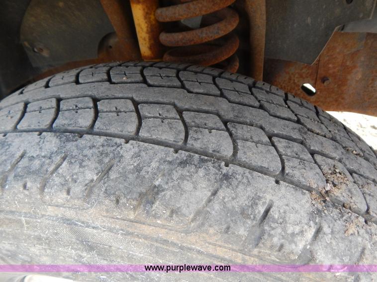 image for item B5944 1994 Ford F350 XL tow truck