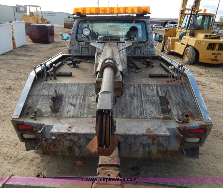 image for item B5944 1994 Ford F350 XL tow truck