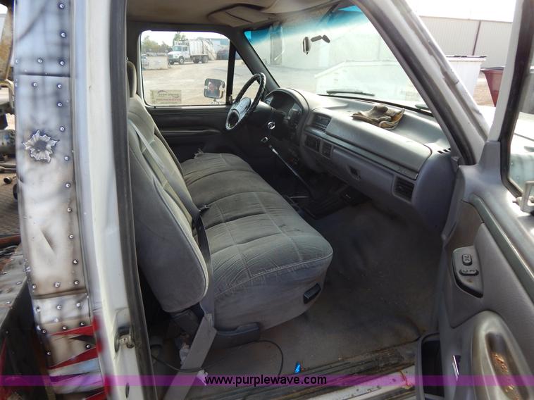 image for item B5944 1994 Ford F350 XL tow truck