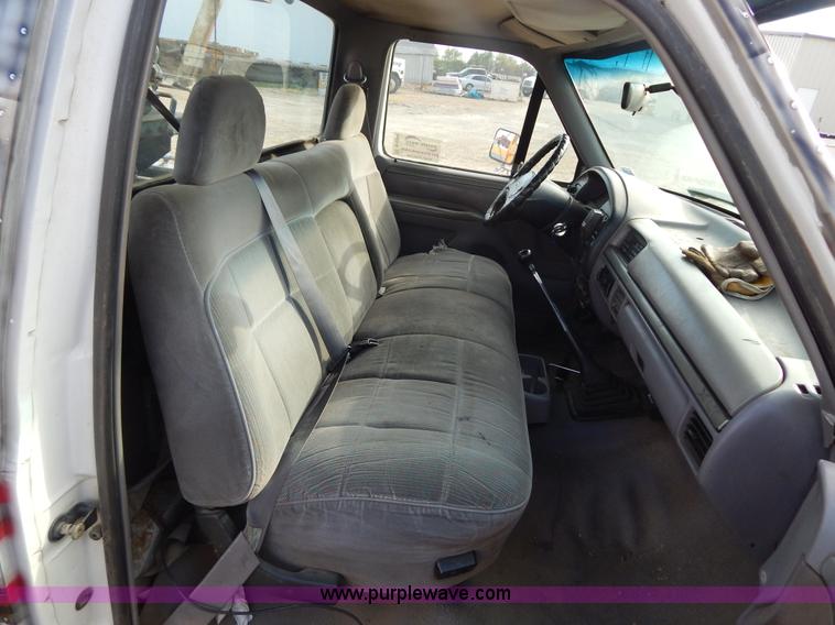 image for item B5944 1994 Ford F350 XL tow truck