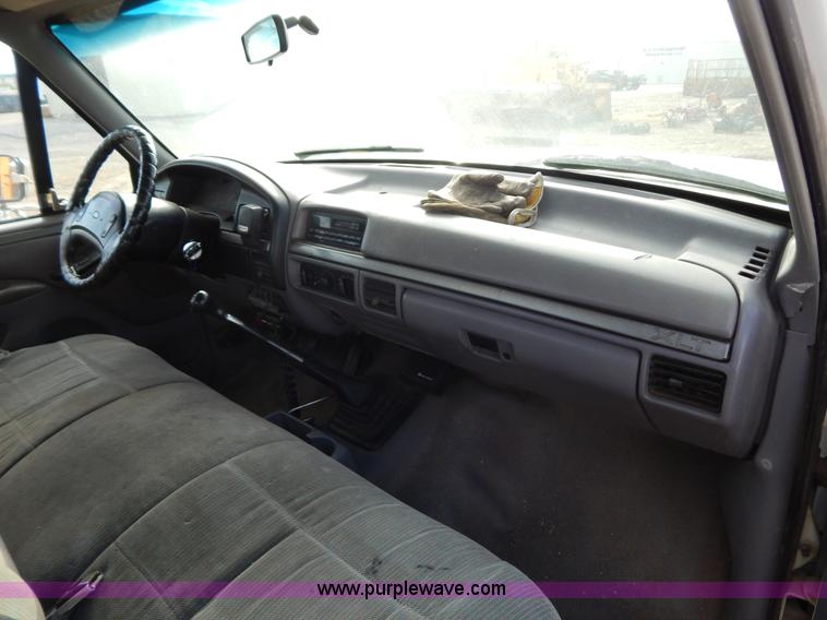 image for item B5944 1994 Ford F350 XL tow truck