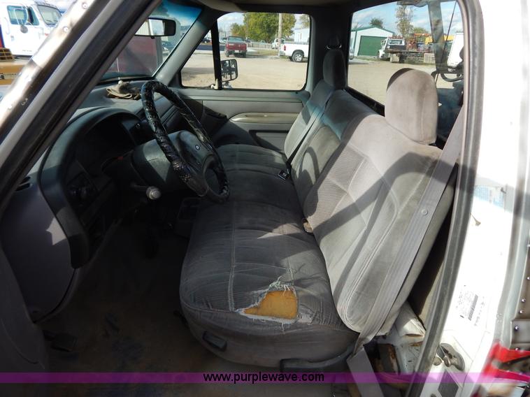 image for item B5944 1994 Ford F350 XL tow truck