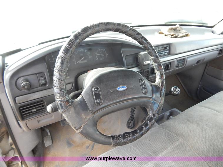 image for item B5944 1994 Ford F350 XL tow truck