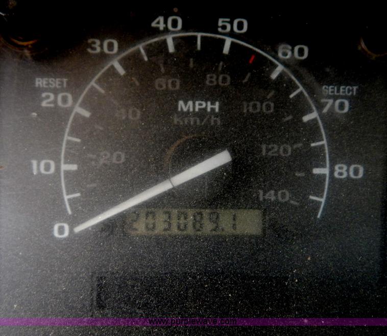 image for item B5944 1994 Ford F350 XL tow truck