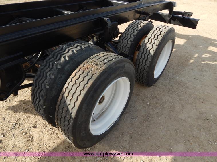 image for item B5949 1990 Galbreath roll off trailer