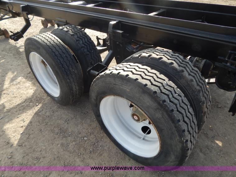 image for item B5949 1990 Galbreath roll off trailer