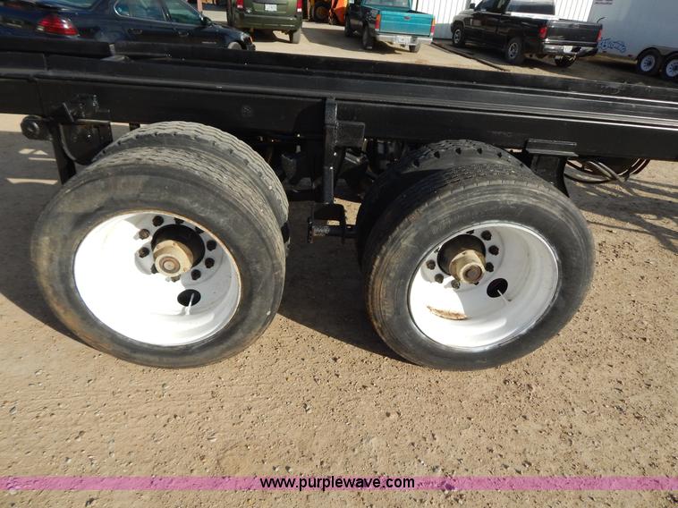 image for item B5949 1990 Galbreath roll off trailer