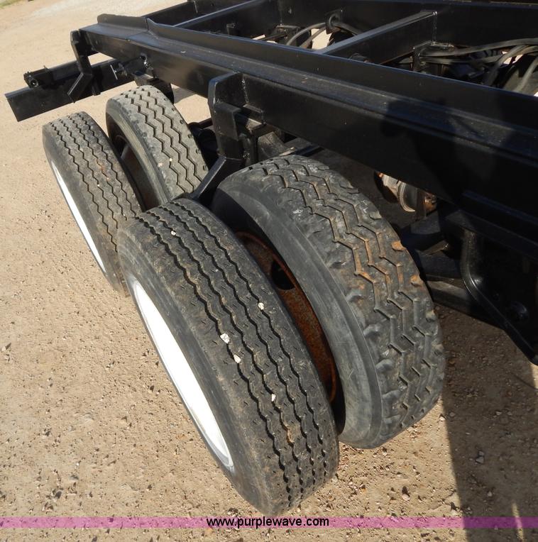 image for item B5949 1990 Galbreath roll off trailer