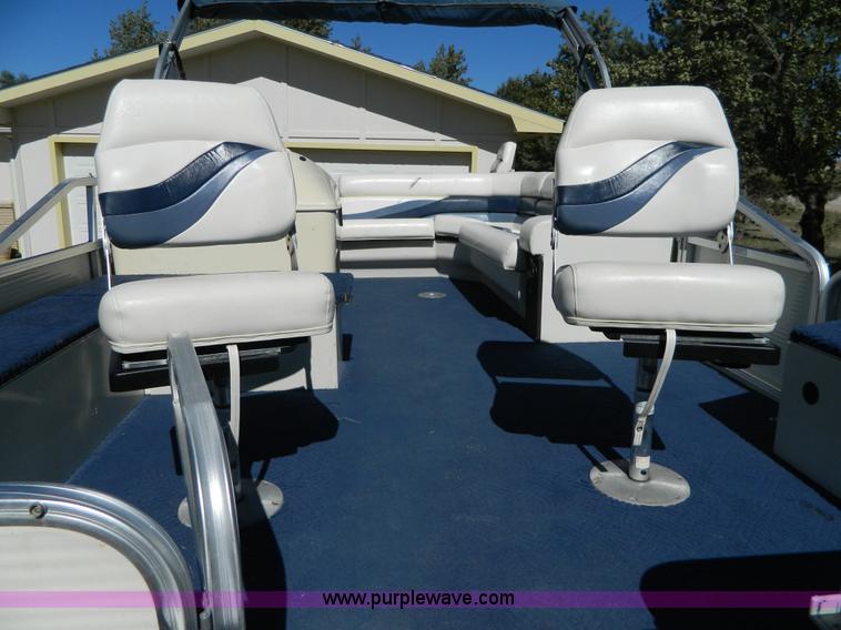 image for item D6041 2002 Lowe Suncruiser Trinidad 204 20' pontoon boat