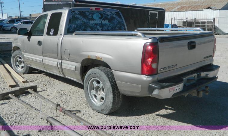 image for item D6055 2000 Chevrolet Silverado 1500 Ext. Cab pickup truck