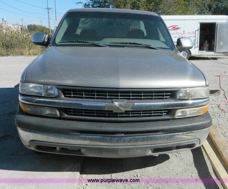 image for item D6055 2000 Chevrolet Silverado 1500 Ext. Cab pickup truck