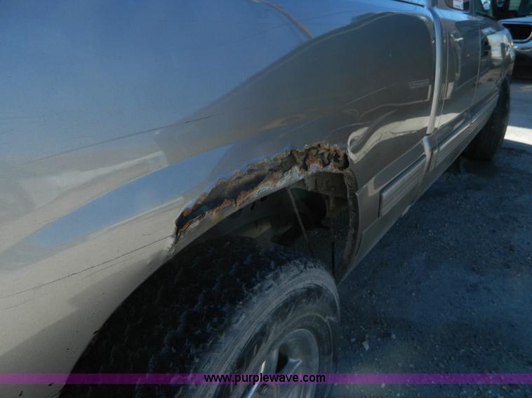 image for item D6055 2000 Chevrolet Silverado 1500 Ext. Cab pickup truck