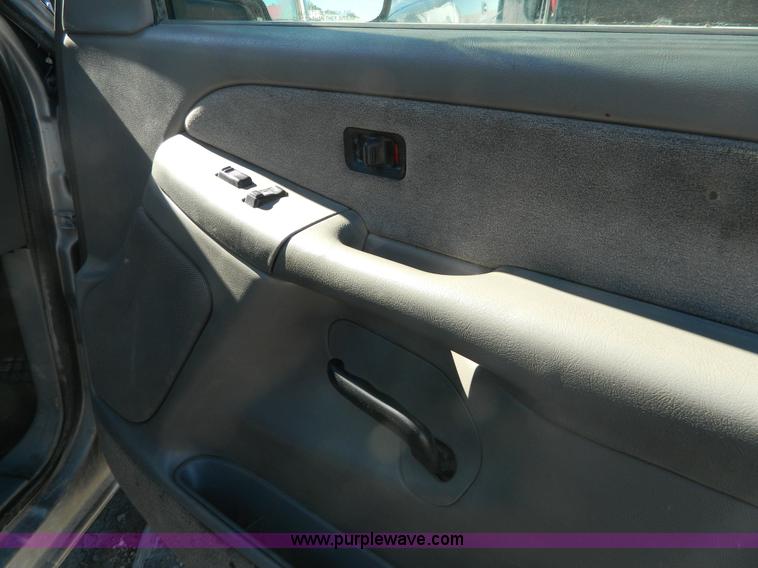 image for item D6055 2000 Chevrolet Silverado 1500 Ext. Cab pickup truck