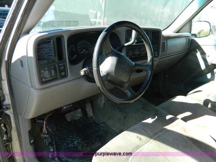 image for item D6055 2000 Chevrolet Silverado 1500 Ext. Cab pickup truck