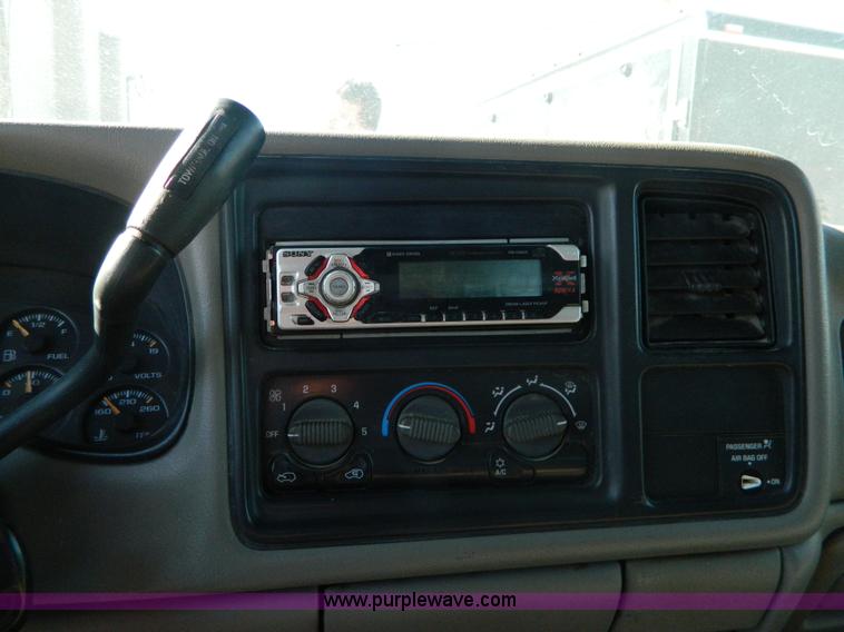 image for item D6055 2000 Chevrolet Silverado 1500 Ext. Cab pickup truck