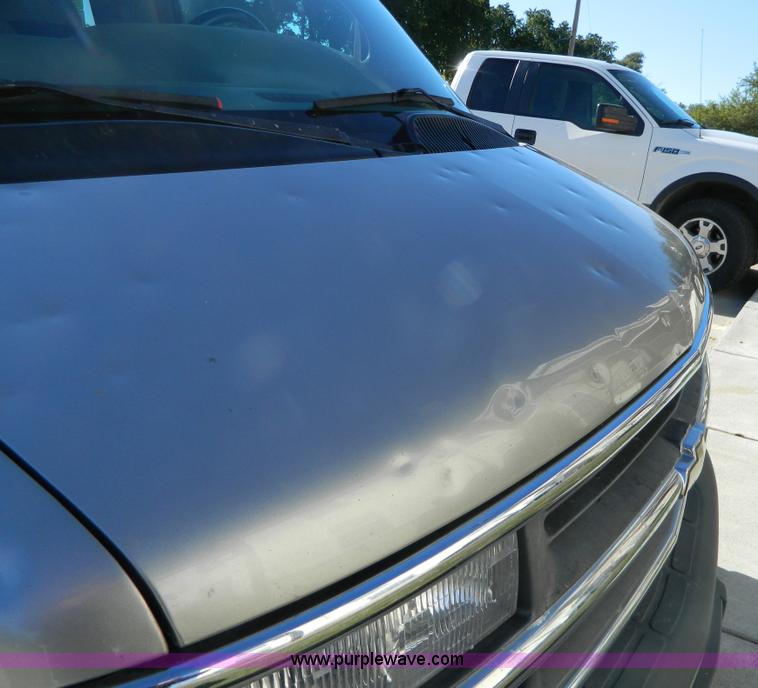 image for item D6056 1999 Chevrolet Express 1500 Cargo van