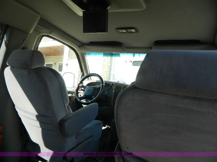 image for item D6056 1999 Chevrolet Express 1500 Cargo van
