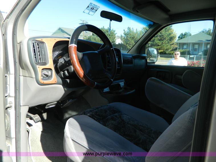 image for item D6056 1999 Chevrolet Express 1500 Cargo van