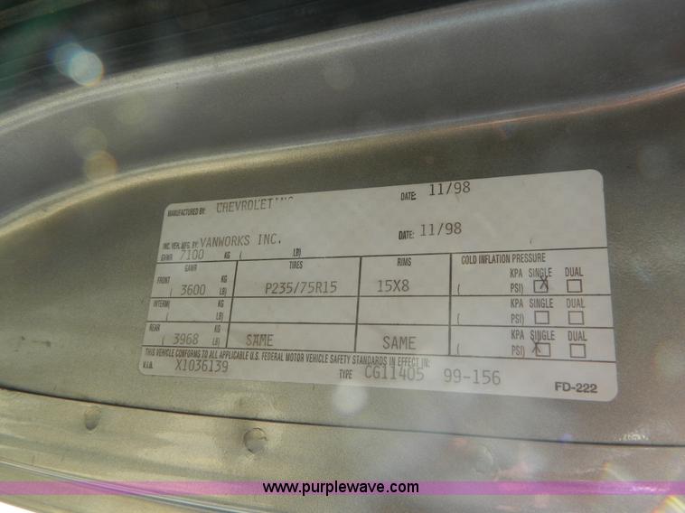 image for item D6056 1999 Chevrolet Express 1500 Cargo van