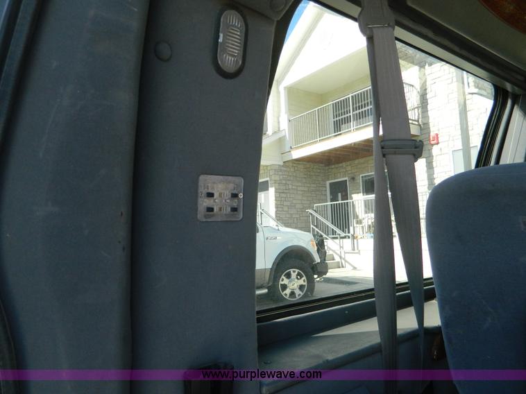 image for item D6056 1999 Chevrolet Express 1500 Cargo van