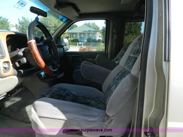 image for item D6056 1999 Chevrolet Express 1500 Cargo van