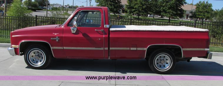 image for item F5320 1987 Chevrolet Silverado C10 pickup truck